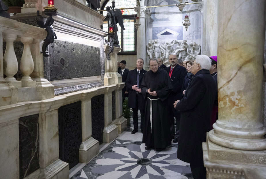 Il Presidente alla Tomba del Santo