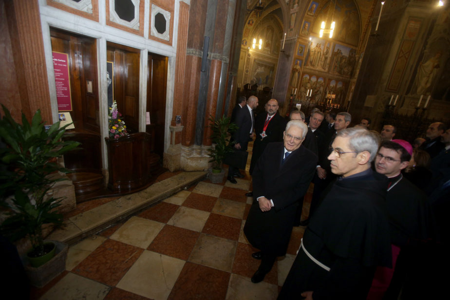 davanti al Memoriale di Padre Cortese